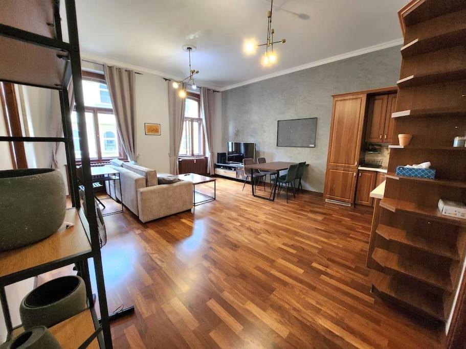 Spacious Apartment 6Min From The Dancing House Prag Eksteriør billede