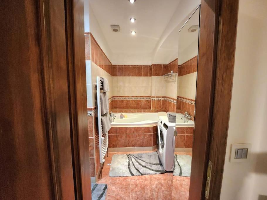 Spacious Apartment 6Min From The Dancing House Prag Eksteriør billede