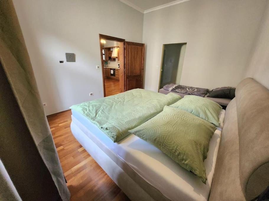 Spacious Apartment 6Min From The Dancing House Prag Eksteriør billede