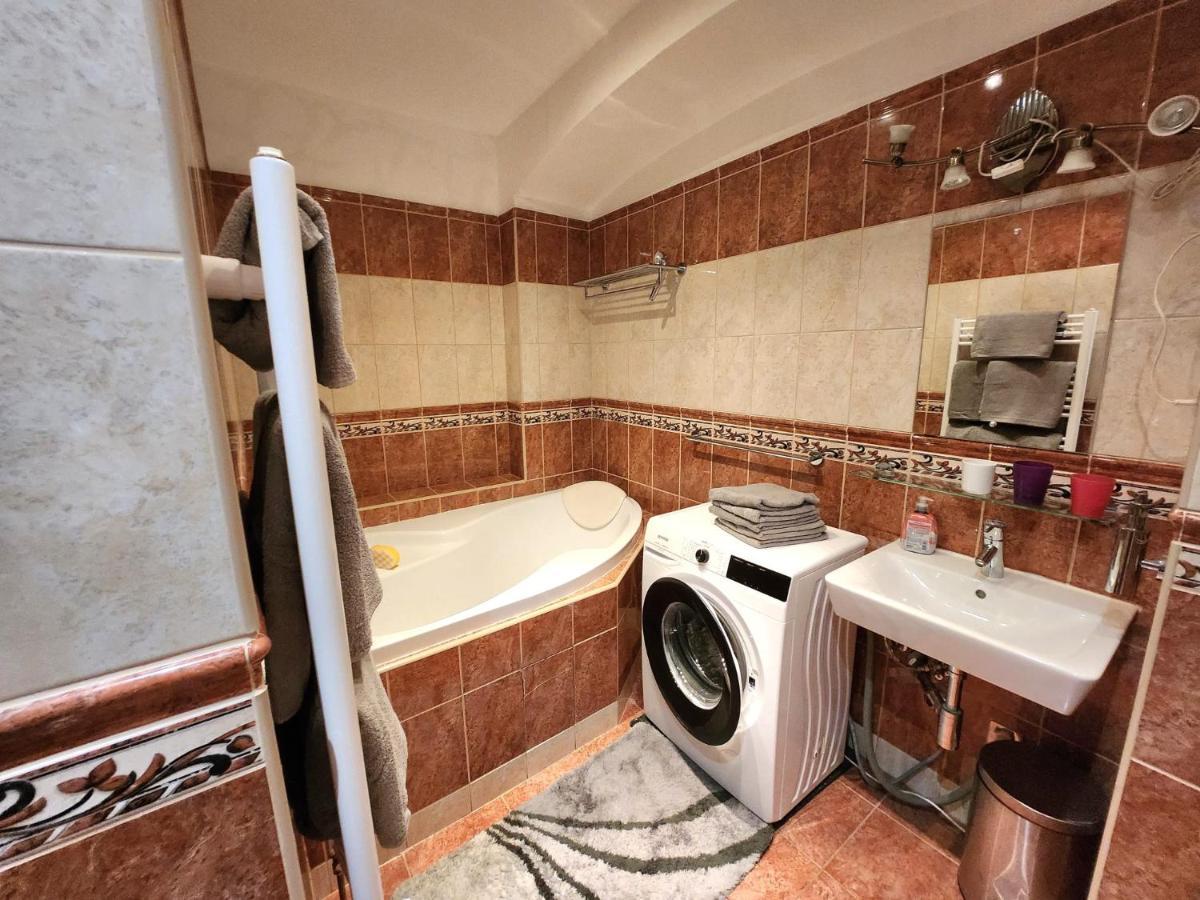 Spacious Apartment 6Min From The Dancing House Prag Eksteriør billede